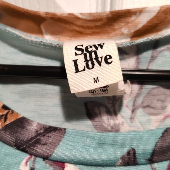 Sew in love flower top - Picture 2 of 4